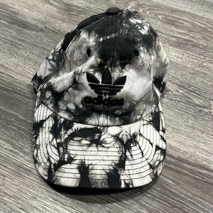 Adidas tie dye hat 😍